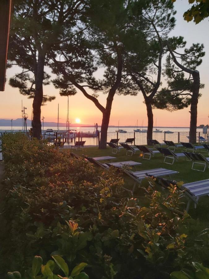 Villaggio Turistico Dei Tigli Паденге-суль-Гарда Екстер'єр фото