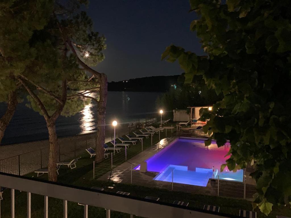 Villaggio Turistico Dei Tigli Паденге-суль-Гарда Екстер'єр фото