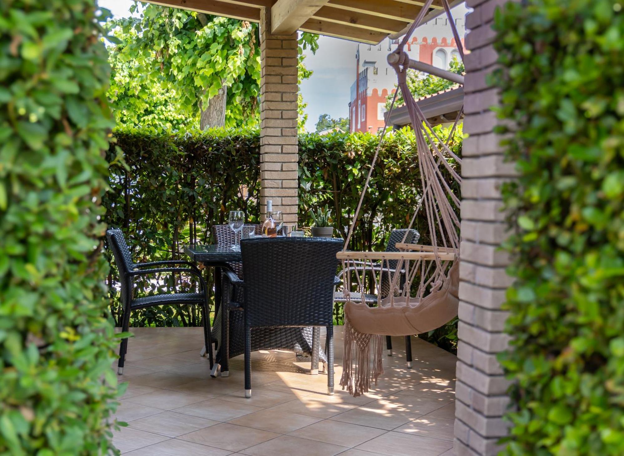 Villaggio Turistico Dei Tigli Паденге-суль-Гарда Екстер'єр фото