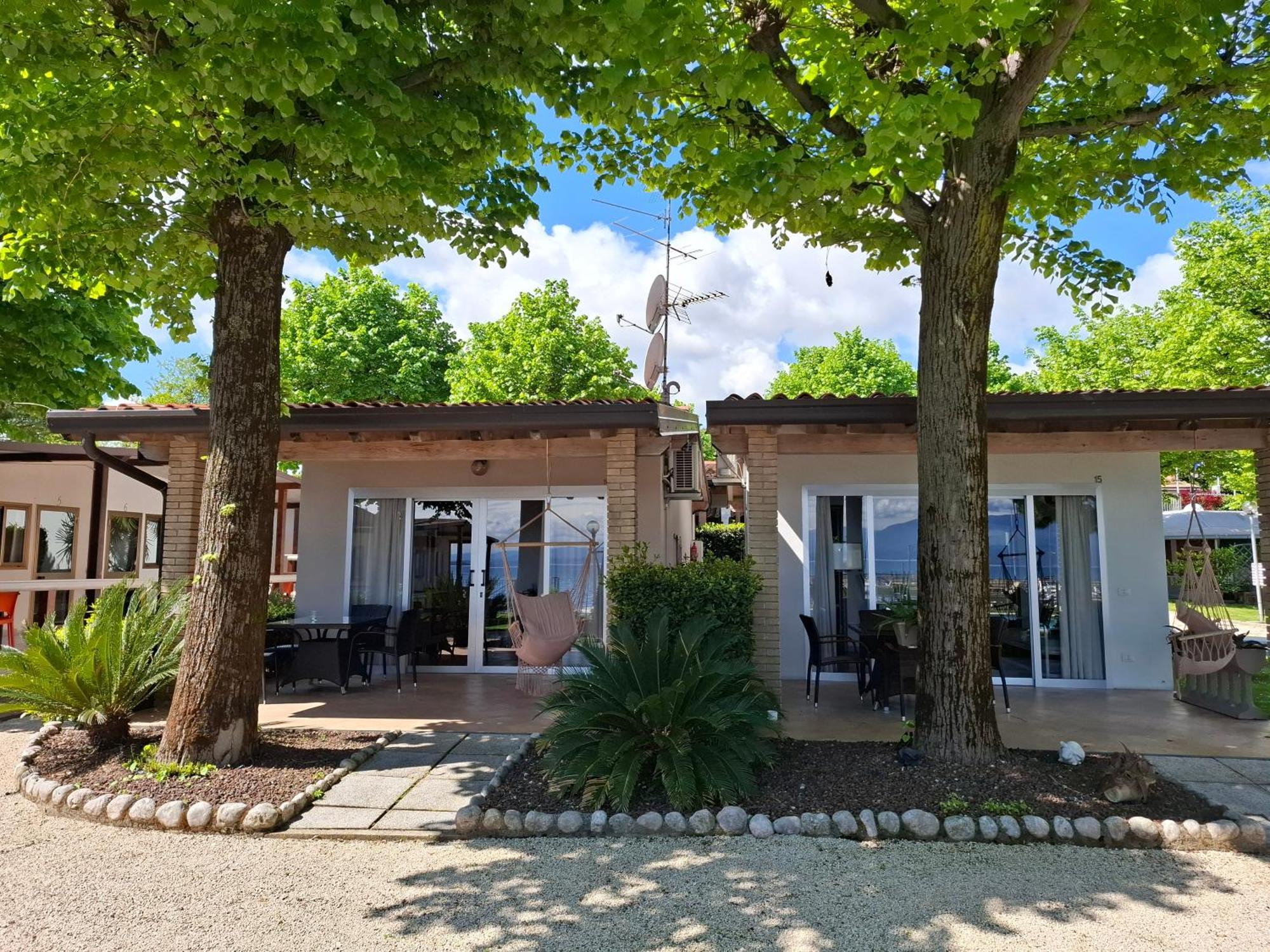 Villaggio Turistico Dei Tigli Паденге-суль-Гарда Екстер'єр фото