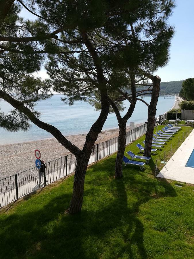 Villaggio Turistico Dei Tigli Паденге-суль-Гарда Екстер'єр фото