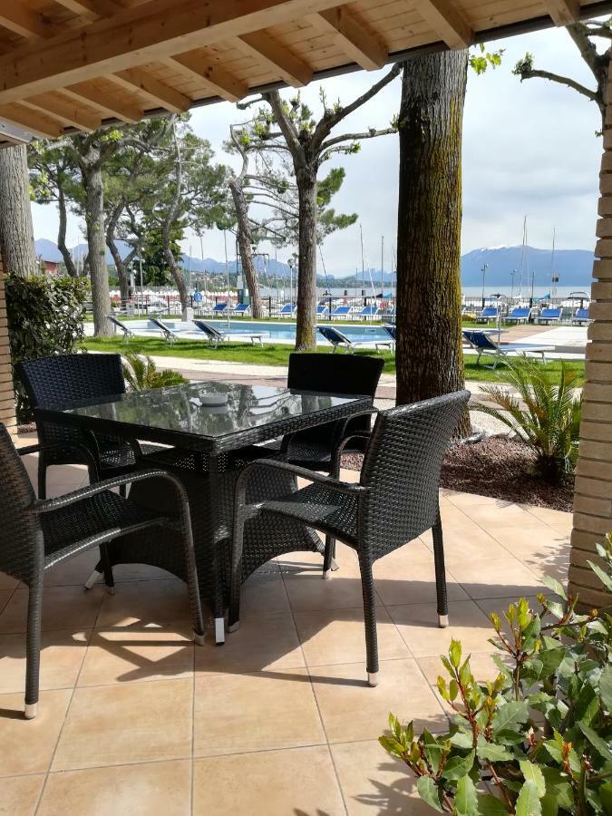 Villaggio Turistico Dei Tigli Паденге-суль-Гарда Екстер'єр фото